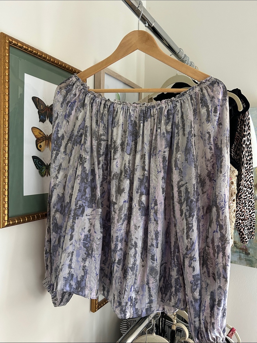 White House black market M Off-Shoulder Floral Print Blouse lavender and Gray